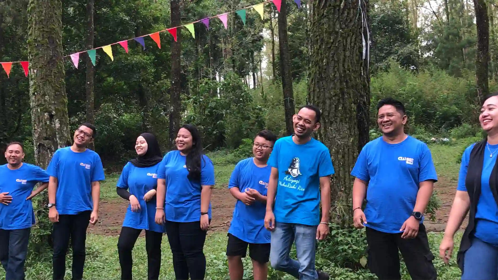 diskusi tim finance dan HR membagi budget gathering per departemen