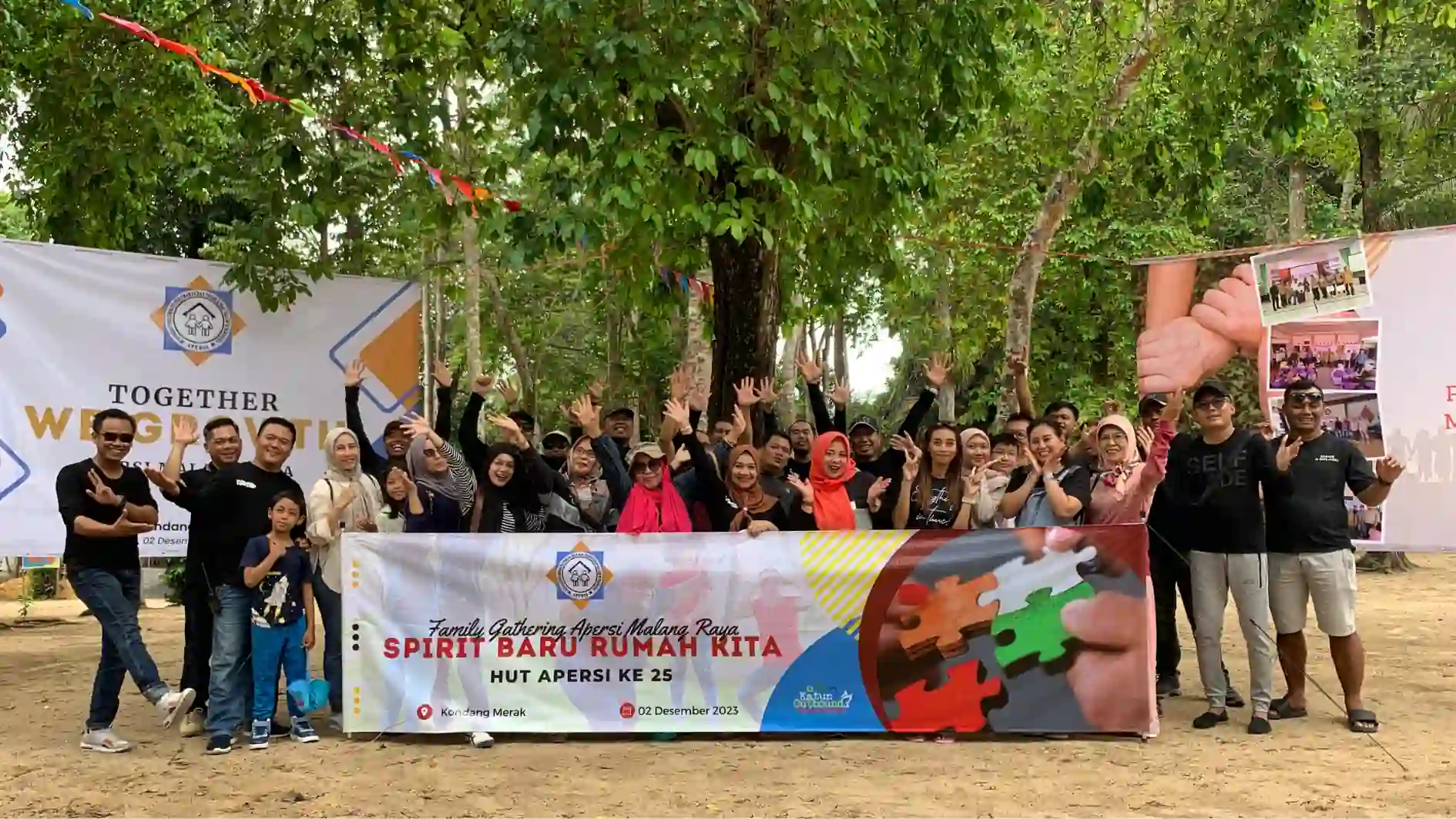 karyawan satu departemen mengikuti acara kecil divisi Bersama