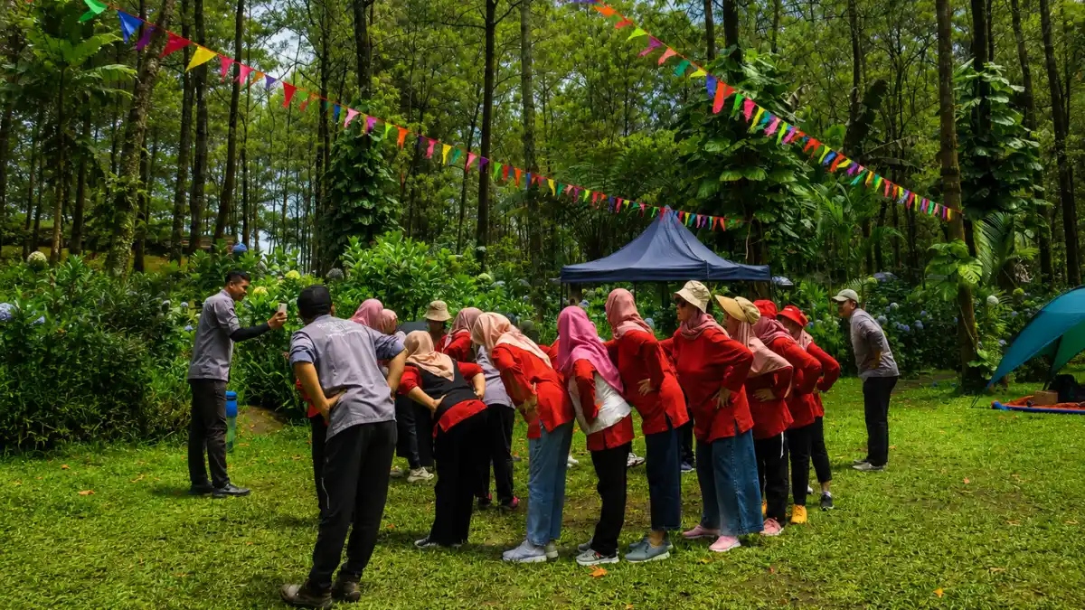 Kombinasi sesi tenang dan aktif dalam wellness gathering kantor
